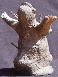 Fétiche africain - Figurine en terre cuite vue de dos - Tanzanie